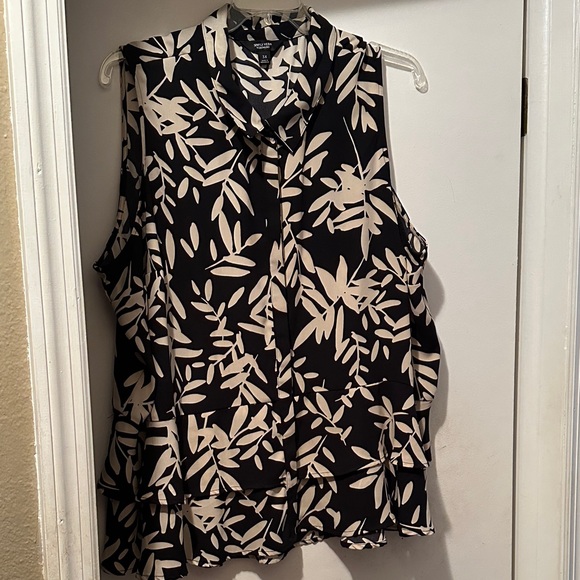 Simply Vera Vera Wang Black and Cream Leaf Print Blouse - Picture 1 of 4